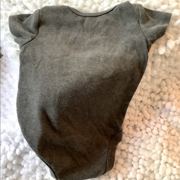 🐣Mommy’s little man Onesie (3-6mo)🐣 - Picture 3 of 4